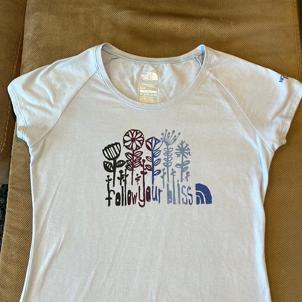 North Face Find Your Bliss shirt small